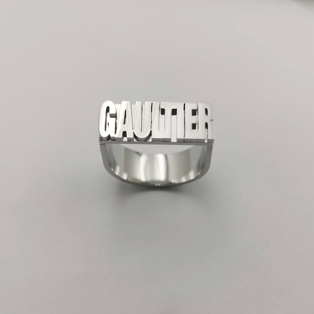 Bagues gothiques en or personn - Initial Ring Custom avis et prix
